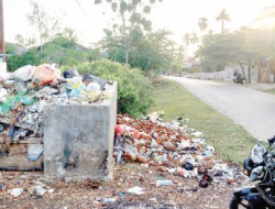 Tak Ada Pengangkutan, Sampah di Pasar Menumpuk