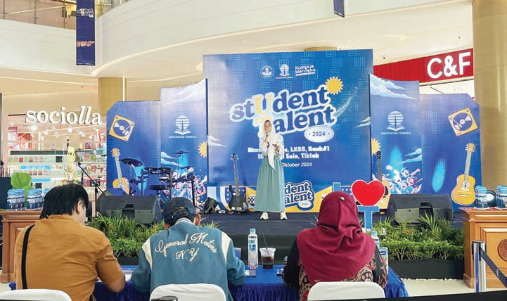 Suasana kemeriahan Student Talent Universitas Terbuka di The Park Kendari. (SITI SRIWAHYUNI/KENDARI POS)