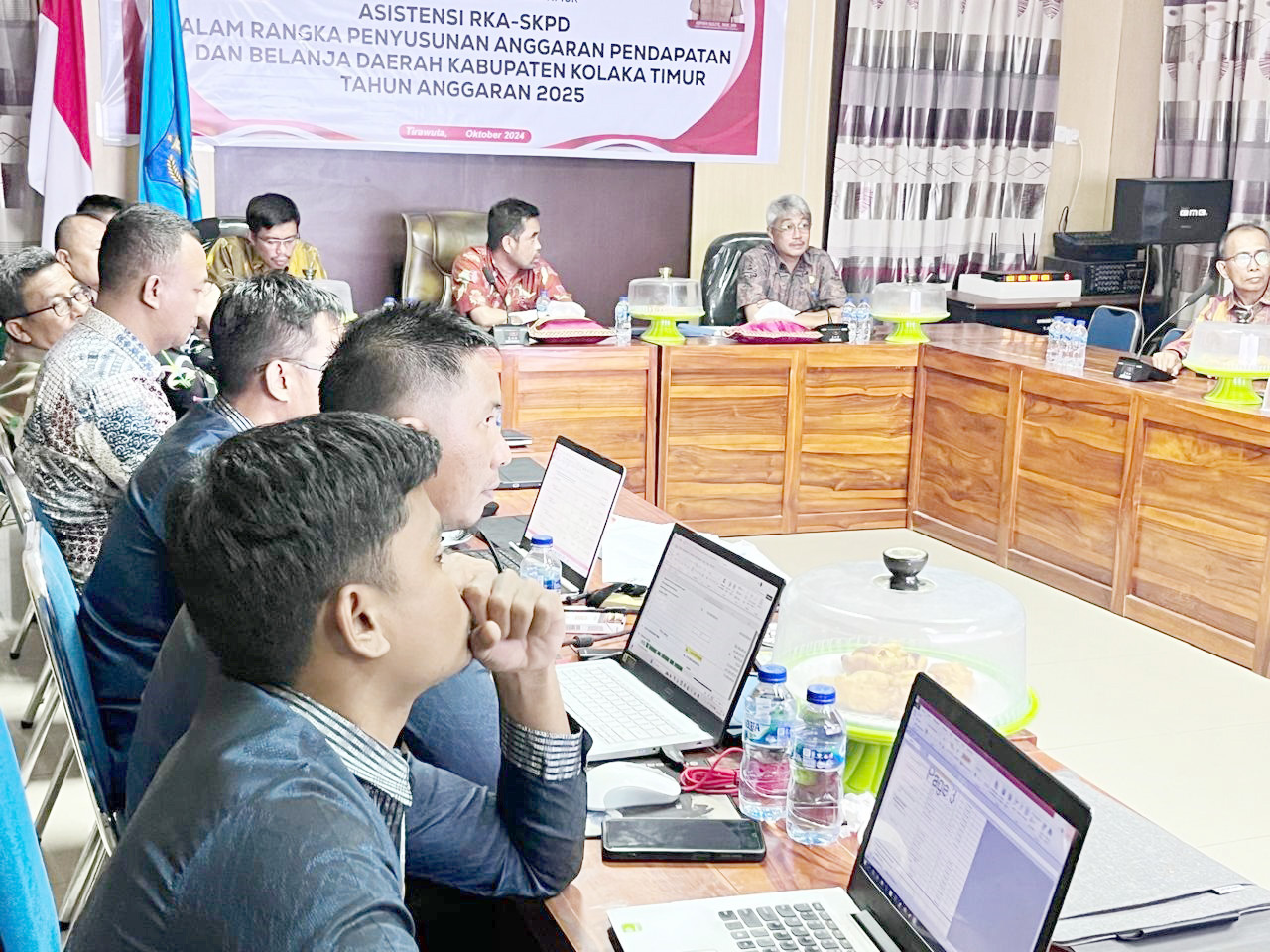 PERENCANAAN : Kegiatan asistensi RKA bagi OPD di lingkup Pemkab Koltim, dalam rangka penyusunan APBD tahun anggaran 2025 mendatang. (KUSDIN/KENDARI POS)