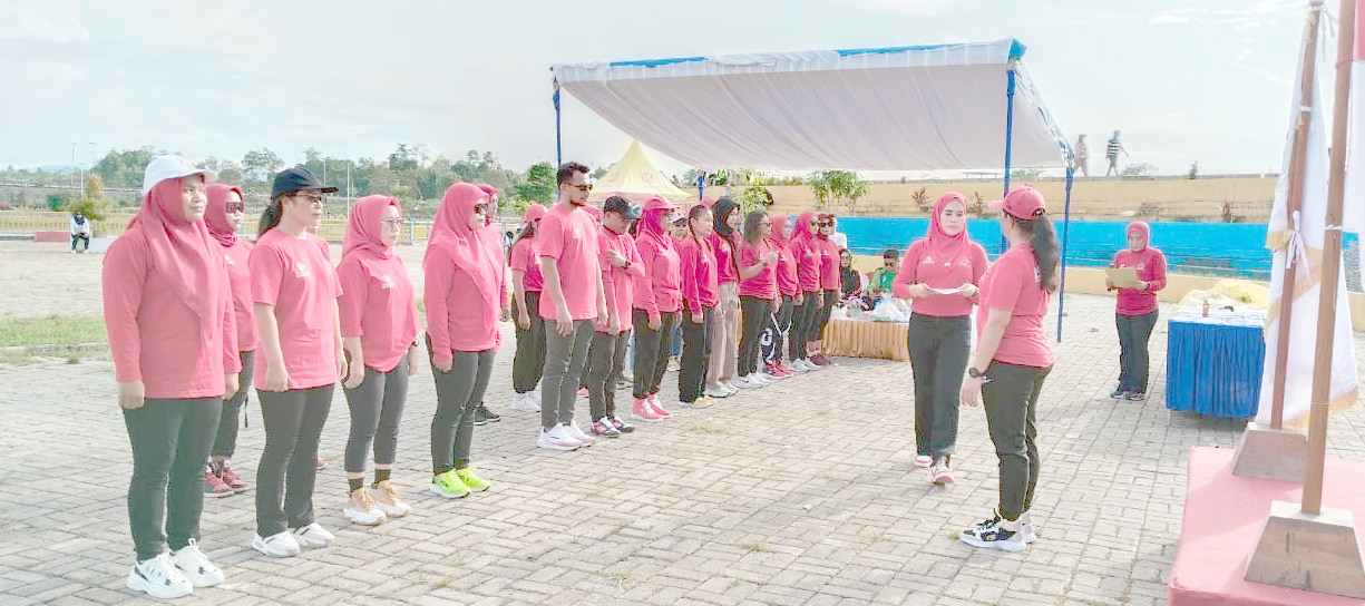 Suasana pelantikan pengurus ISDMI Kendari dan Konsel di kawasan Kolam Retensi Kendari, kemarin. (IST)