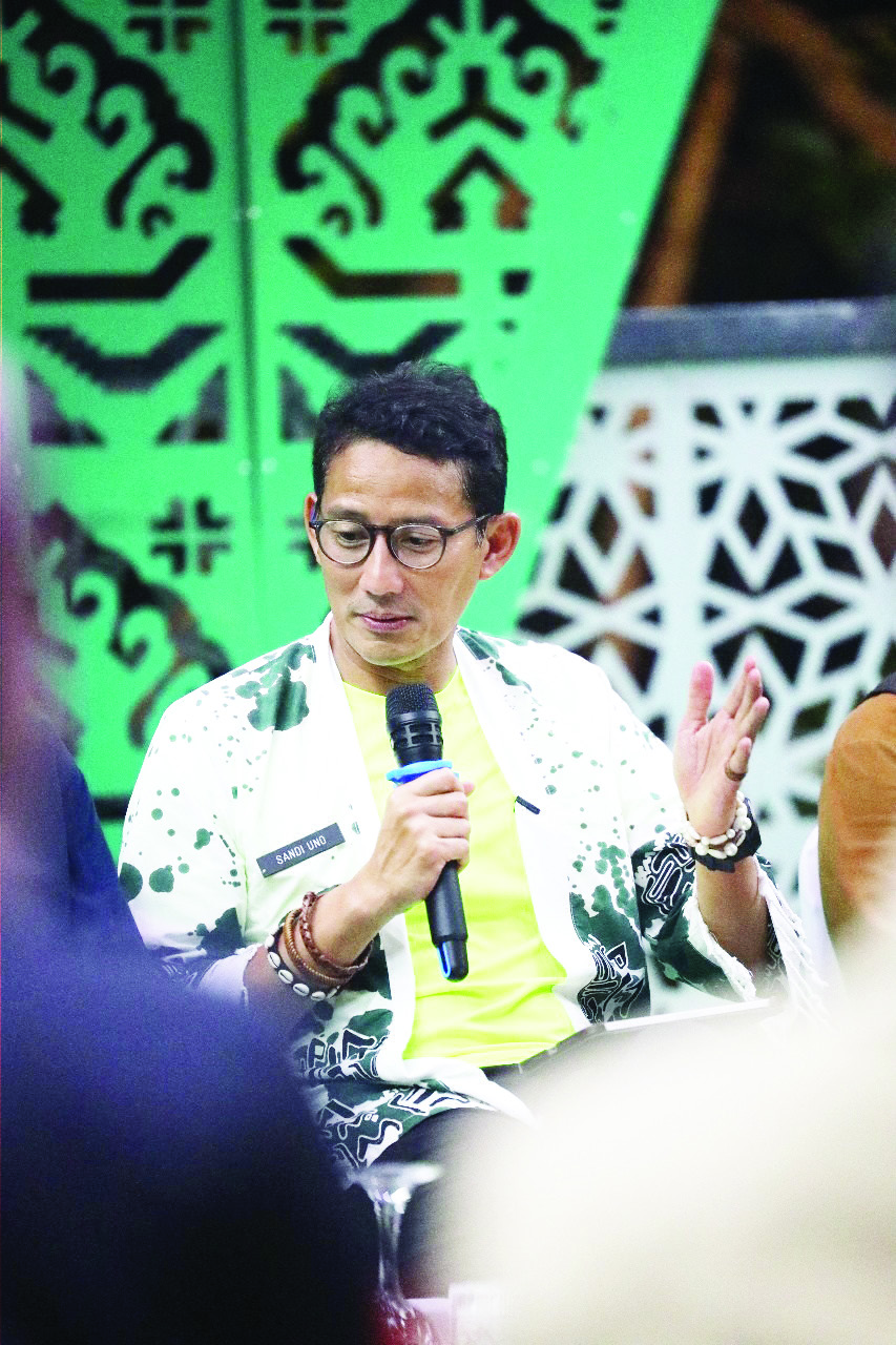 Menteri Pariwisata dan Ekonomi Kreatif (Menparekraf) RI Sandiaga Salahuddin Uno dalam sesi dialog bertema “Bincang Sante & Dinner Menparekraf Sandi Uno bersama Pegiat Parekraf Sulawesi Tenggara, di Kendari, beberapa Waktu lalu. (IST)