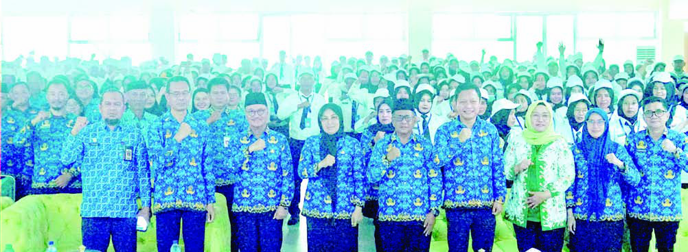 INTEGRITAS : Suasana pembukaan kegiatan orientasi Pegawai Pemerintah dengan Perjanjian Kerja di Kabupaten Konawe Selatan yang dibuka Bupati, H. Surunuddin Dangga. (I NGURAH PANDI SANTOSA/KENDARI POS)