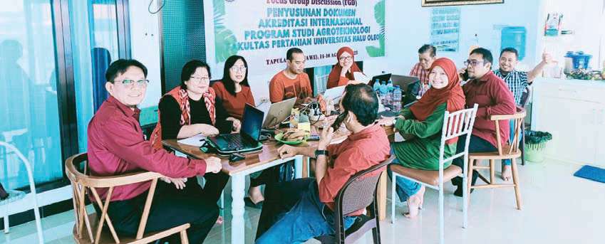 Suasana penyusunan borang akreditasi internasional FP UHO. (DOK FAKULTAS PERTANIAN UHO)