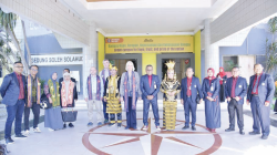 Foto bersama Rektor UHO, Prof. Dr. Muhammad Zamrun Firihu, S.Si., M.Si., M.Sc., bersama Tim ASIIN saat visitasi lapangan, beberapa waktu lalu. (IST)