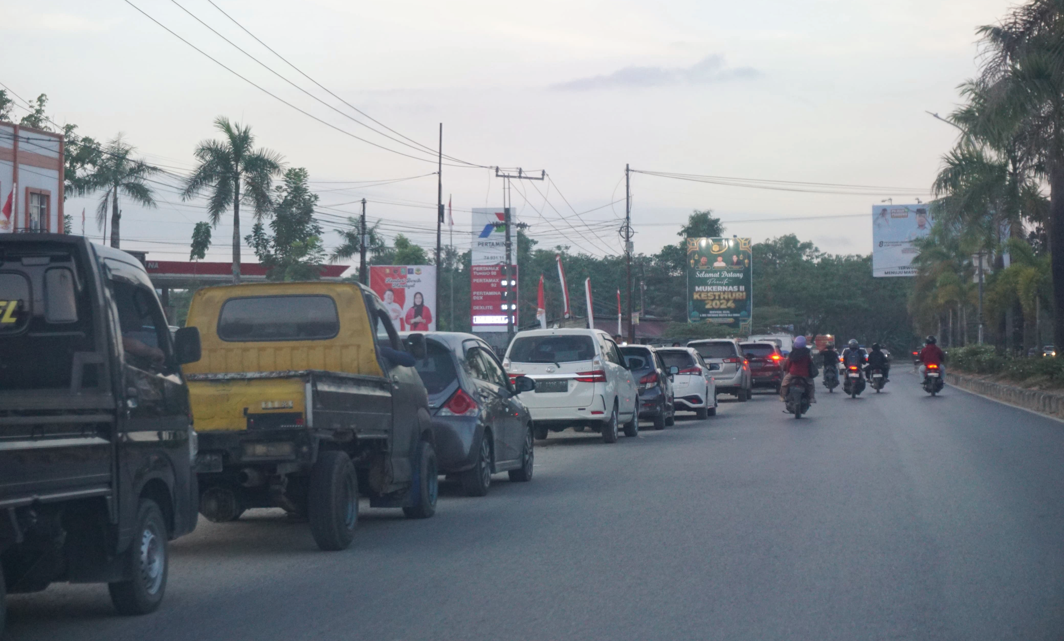 ARUS LALU LINTAS : Untuk meningkatkan kepatuhan berkendara, Polresta Kendari menggelar oprasi zebra Anoa 2024. Sesuai jadwal, operasi ini akan berlangsung hingga 27 November mendatang. (DOKUMEN KENDARI POS)