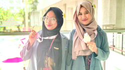 Cheelsy Ameylia Lubis (kiri) dan Anindhita Dea Shafira (kanan), siswi MAN Insan Cendekia Kota Kendari, meraih medali perak pada ajang International Research Competition for Young Scientist (IRCYS) 2024 di Bali. (Dok. MAN IC Kendari)