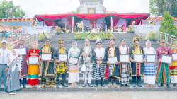 Pj Wali Kota Baubau Rasman bersama kepala OPD usai upacara di Lapangan Kantor Wali Kota Baubau, kemarin. (IST)