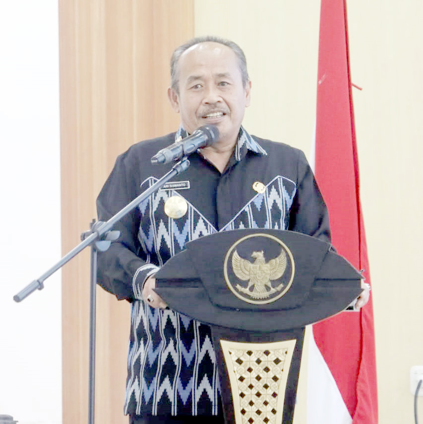 TATA KEUANGAN : Pjs Bupati Koltim, Ir. Ari Sismanto, ketika membuka workshop pengelolaan keuangan dan pembangunan desa tahun 2024 agar lebih akuntabel dalam rangka percepatan transformasi ekonomi yang inklusif dan berkelanjutan. (DISKOMINFO KABUPATEN KOLAKA TIMUR FOR KENDARI POS)