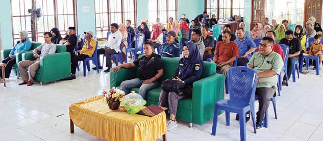 Suasana pengabdian kolaboratif di Kecamatan Poasia, Kendari, beberapa waktu lalu. (Dok. FPt UHO for Kendari Pos)