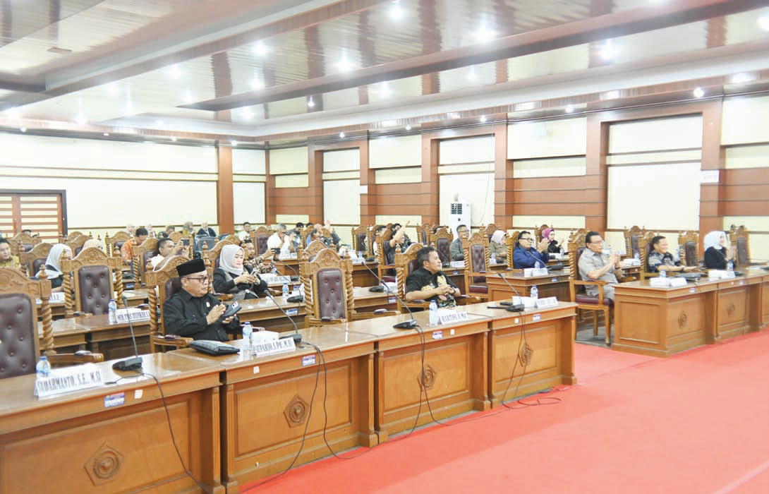 Suasana pelaksanaan sidang paripurna dengan agenda pengumuman dan penetapan unsur calon pimpinan DPRD Sultra kemarin. (IST)