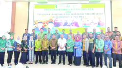 Pjs Bupati Koltim Ari Sismanto (9 dari kanan) dalam rapat koordinasi persiapan peluncuran program Klinik Pangan Sehat Masyarakat (Kipas Mas), Jumat, (24/10/2024). (KUSDIN / KENDARI POS)