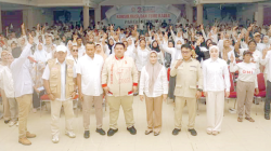 Calon Wali Kota Kendari Yudhianto Mahardika dan Calon Wakil Wali Kota Kendari Nirna bersama pengurus DPC Gerindra saat rapat internal partai di Sekretaariat DPC Gerindra Kendari, kemarin. (LAODE IDRIS SYAPUTRA/KENDARI POS)