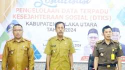 DATA AKURAT : Suasana sosialisasi mengenai pengelolaan DTKS sebagai upaya menjaga kesinambungan pelayanan masyarakat prasejahtera dan penyaluran bantuan sosial yang digelar Pemkab Kolut, dibuka Asisten II Setkab, H. Syamsuddin (tengah), kemarin. (DINAS KOMINFO KABUPATEN KOLAKA UTARA FOR KENDARI POS)