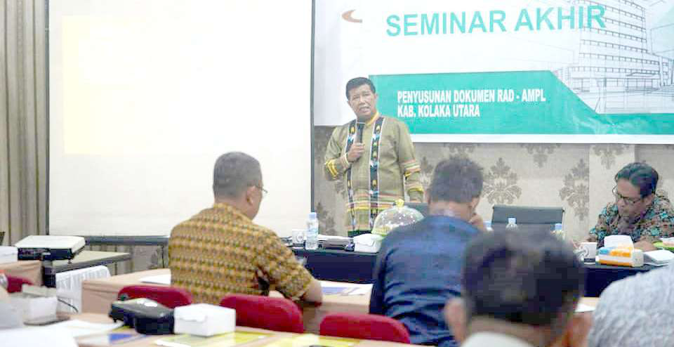 REALISASI PROGRAM : Seminar hasil akhir penyusunan dokumen RAD-AMPL tahun 2024 yang dibuka Asisten III Setkab Kolut, Samsuddin, kemarin. (DINAS KOMINFO KABUPATEN KOLAKA UTARA FOR KENDARI POS)