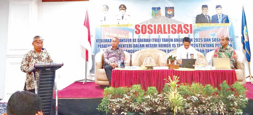  Sosialisasi kebijakan transfer ke daerah dan Permendagri tentang pedoman penyusunan APBD 2025 yang dibuka Sekab Konkep, H. Cecep Trisnajayadi. (MUHAMMAD RAJIB HASLIM/KENDARI POS)