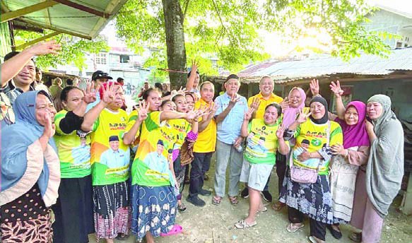 Pasangan calon Wali Kota Kendari, Aksan Jaya Putra (AJP) dan calon Wakil Wali Kota Kendari, Andi Sulolipu (ASLI) blusukan menyerap aspirasi masyarakat ke kecamatan-kecamatan. Warga menyampaikan keluhan terkait banjir. AJP ASLI berjanji akan menuntaskan masalah banjir jika terpilih dalam Pemilihan Wali (Pilwali) Kota Kendari 27 November 2024. (IST)