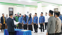 Suasana pelantikan dan pengangkatan sumpah jabatan Wakil Direktur Pascasarjana, enam Pegawai Negeri Sipil (PNS), dan dua belas pegawai non-PNS menjadi fungsional asisten ahli beberapa waktu lalu.