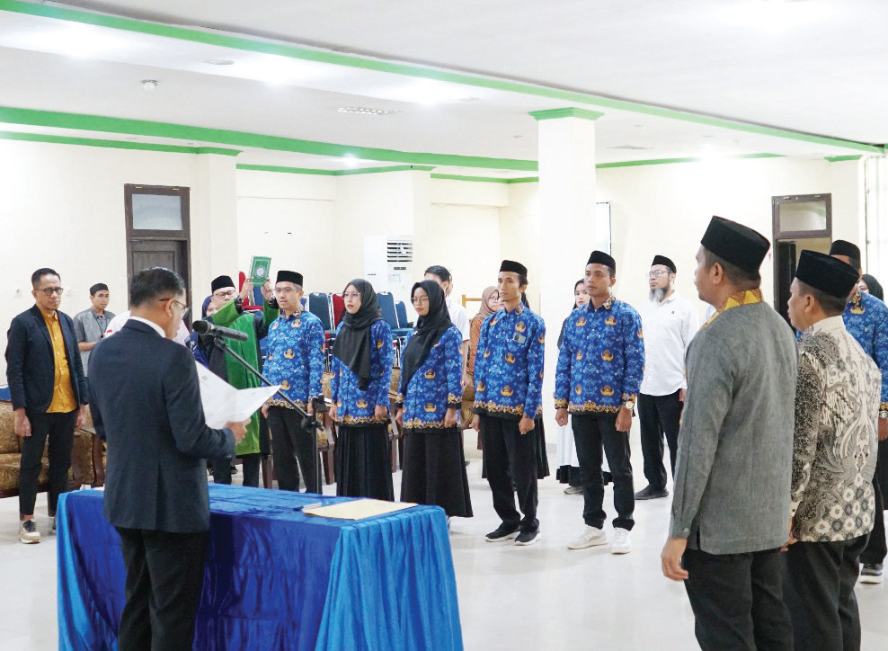 Suasana pelantikan dan pengangkatan sumpah jabatan Wakil Direktur Pascasarjana, enam Pegawai Negeri Sipil (PNS), dan dua belas pegawai non-PNS menjadi fungsional asisten ahli beberapa waktu lalu.