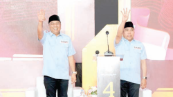 Calon Wali Kota Kendari, Aksan Jaya Putra (AJP) bersama wakilnya Andi Sulolipu (ASLI) saat tampil dalam debat kedua Pilwali Kendari.