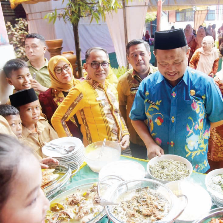 PJ Sekot Kendari dr Sukirman meninjau pelaksanaan P5 di SDN 1 Kendari.