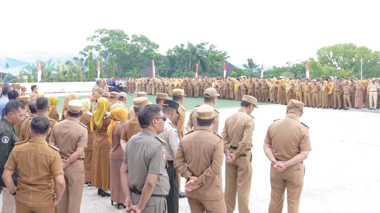 Apel gabungan di pelataran Balai Kota Kendari kemarin