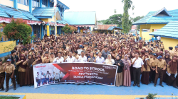 Foto bersama usai giat Road to school.