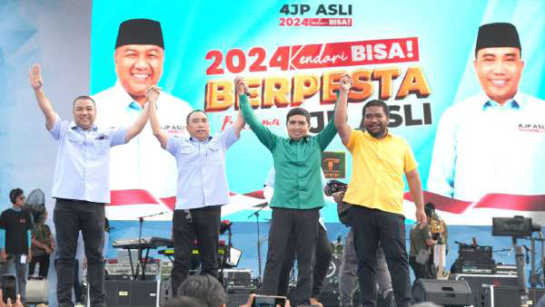 Aksan Jaya Putra dan Andi Sulolipu (AJP-ASLI) foto bersama Ketua DPC PPP Kendari Hasbudi dan Ketua DPD II Golkar Kota Kendari, La Ode Muh Inarto