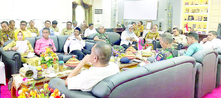 FINALISASI TAHAPAN : Rapat bersama Forkopimda yang digagas Pj Wali Kota Baubau, H. Muh. Rasman Manafi, untuk membahas isu strategis menjelang hari pemilihan kepala daerah.