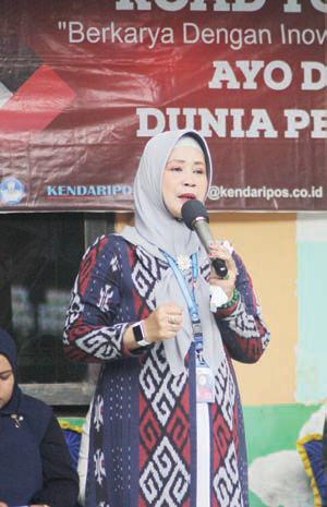 Hj. Syahwiah Rahim, Kepala SMPN 17 Kendari