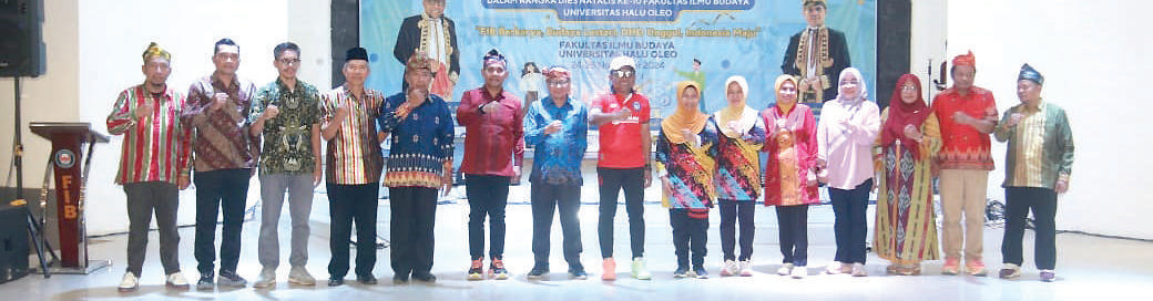 Foto bersama Rektor UHO, Prof. Dr. Muhammad Zamrun Firihu, S.Si., M.Si., M.Sc. (delapan dari kiri), Ketua DWP UHO, Viska Indah Variani (tujuh dari kanan), Dekan FIB UHO, Dr. Akhmad Marhadi, S.Sos., M.Si (enam dari kiri), Wakil Rektor, Dekan, dan Wakil Dekan Lingkup UHO.