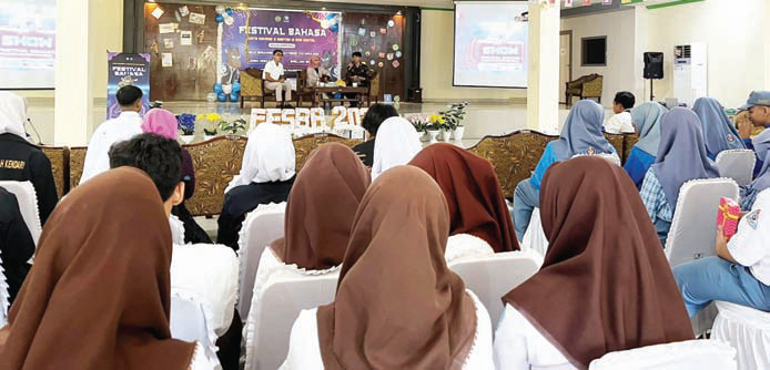 Foto Suasana Kegiatan Talk Show dan Festival Bahasa di Aula Mini IAIN Kendari pada Jumat (22/11) lalu