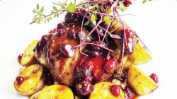 Menu spesial Duck Confit with Cranberry Sauce hanya di Swiss-Belhotel Kendari.