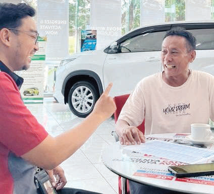 Suasana pelayanan di Kalla Toyota.