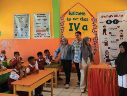 Mahasiswa UHO Tingkatkan Literasi dan Num erasi di SDN 70 Kendari