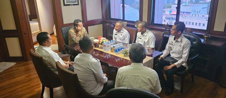 Kepala Kanwil Kemenkumham Sultra, Silvester Sili Laba menyimak arahan Menteri Hukum RI Andi Agtas di Jakarta, pekan lalu. (IST)