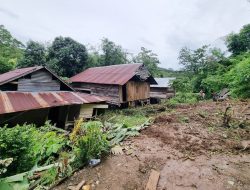 Tertimpa Longsor, Dua Rumah Rusak