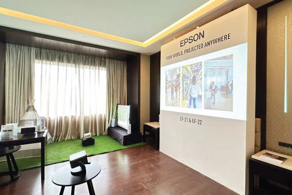 Epson Indonesia menghadirkan dua inovasi terbaru dalam dunia hiburan melalui peluncuran EpiqVision Mini Projector Series dan EH-QL3000W di ajang IHEAC yang berlangsung di lantai 6 Hotel Fairmount, Jakarta pada 5-8 Desember 2024.