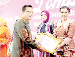 Bombana Terbaik Fashion Show Busana Tenun Sultra