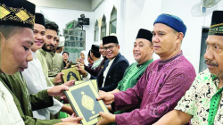 eremoni penyerahan 40 ushaf Alquran dan 40 kilogram Kurma dari Kedubes Kerajaan audi Arabia.