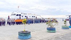 Suasana apel gabungan persiapan menghadapi lonjakan penumpang jelang Nataru di Pelabuhan Nusantara Kendari.