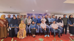 JAGA EKOSISTEM LAUT : Peserta ekspos program Ocean for Prosperity atau Lautra foto bersama di Plazainn Hotel Kendari, Kamis (19/12).