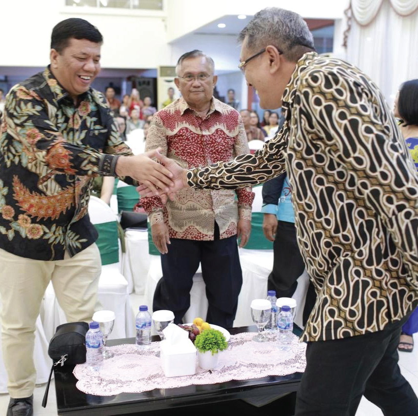 PERAYAAN NATAL : Pj Wali Kota Kendari, Muhammad Yusup menghadiri perayaan Natal di Restoran Fajar Kendari, kemarin.