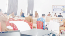 I NGURAH PANDI SANTOSA/KENDARI POS CAPAIAN POSITIF : Suasana seminar akhir penyusunan Indeks Ketahanan Pangan Kabupaten Konawe Selatan yang digelar pihak Dinas Ketahanan Pangan Konsel bersama Tim Peneliti dari Universitas Halu Oleo.