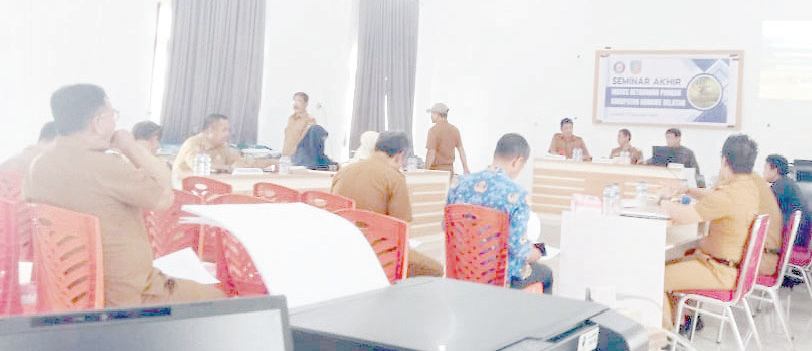 I NGURAH PANDI SANTOSA/KENDARI POS CAPAIAN POSITIF : Suasana seminar akhir penyusunan Indeks Ketahanan Pangan Kabupaten Konawe Selatan yang digelar pihak Dinas Ketahanan Pangan Konsel bersama Tim Peneliti dari Universitas Halu Oleo.