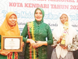 SMK 4 Kendari Juara Ide Kreatif Desain Tenun Favorit