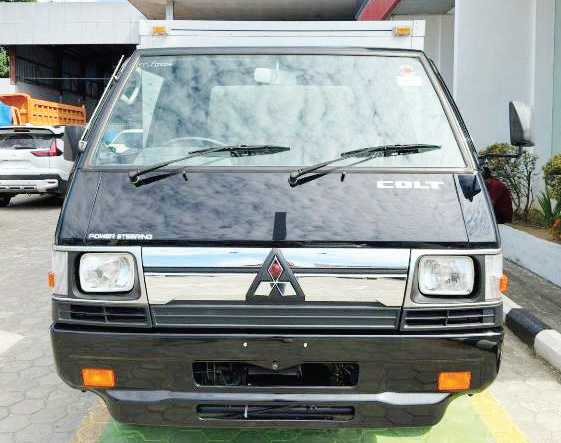 Mitsubishi L300 pick up.