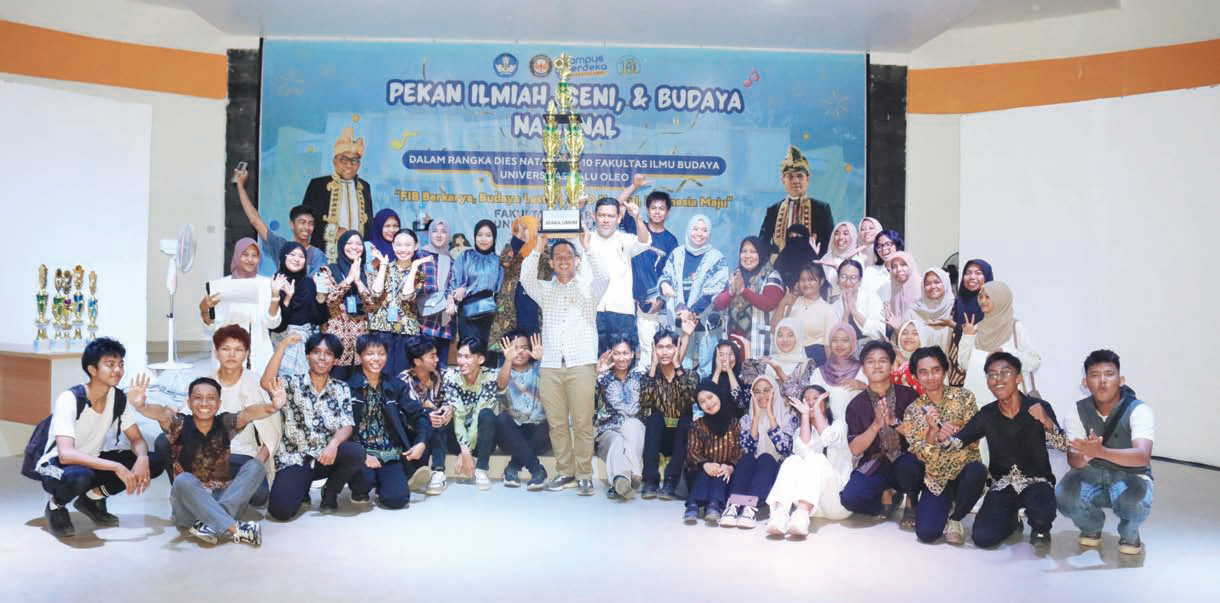 SRI SITIWAHYUNI/KENDARI POS Sastra Inggris sebagai juara umum pada ajang Pekan Ilmiah Seni dan Budaya Nasional (PISBN) 2024 dalam rangka Dies Natalis ke-10 FIB UHO.