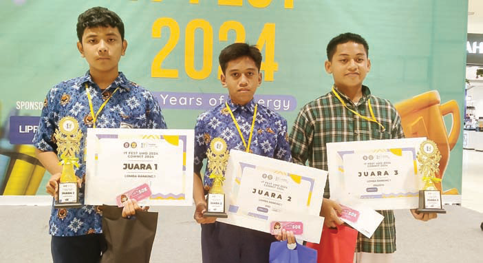 Tiga siswa MTsN 1 Kendari berhasil menyabet medali di ajang IT Fest 2024 yang dilaksanakan Teknik Informatika UHO.