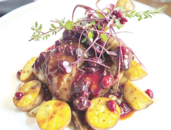 Nikmati Hidangan Istimewa Duck Confit dengan Saus Cranberry